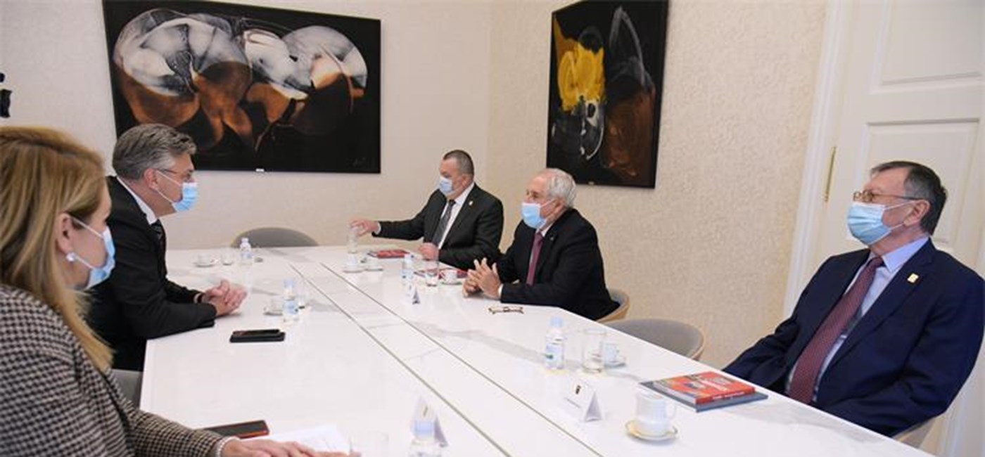 Predsjednik Vlade s predstavnicima Hrvatskog odbojkaškog saveza te Svjetske i Europske odbojkaške federacije 